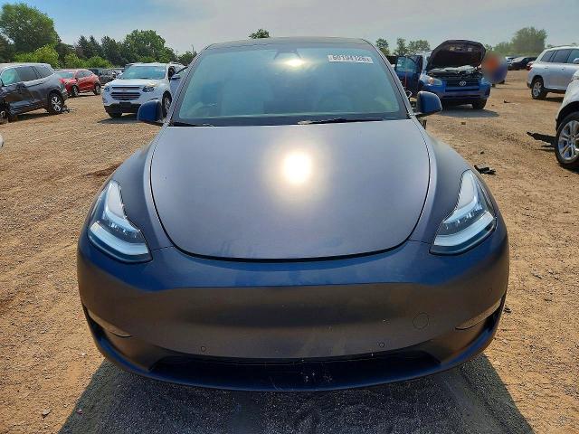 60194126 :رقم المزاد ، 5YJYGAEE0MF228239 vin ، 2021 Tesla Model  Y مزاد بيع