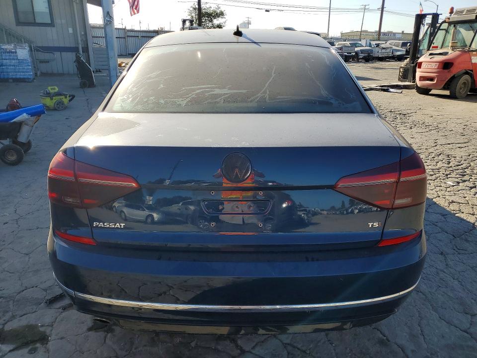 2018 Volkswagen Passat მანქანა იყიდება აუქციონზე, vin: 1VWAA7A34JC016718, აუქციონის ნომერი: 61045816