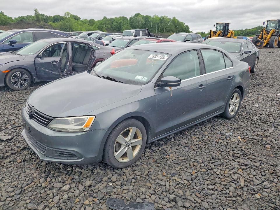 59221126 :رقم المزاد ، 3VWDP7AJ5DM218528 vin ، 2013 Volkswagen Jetta مزاد بيع