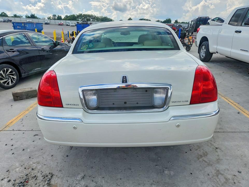 Продаж на аукціоні авто 2004 Lincoln Town Car, vin: 1LNHM85W54Y682640, номер лоту: 61781216