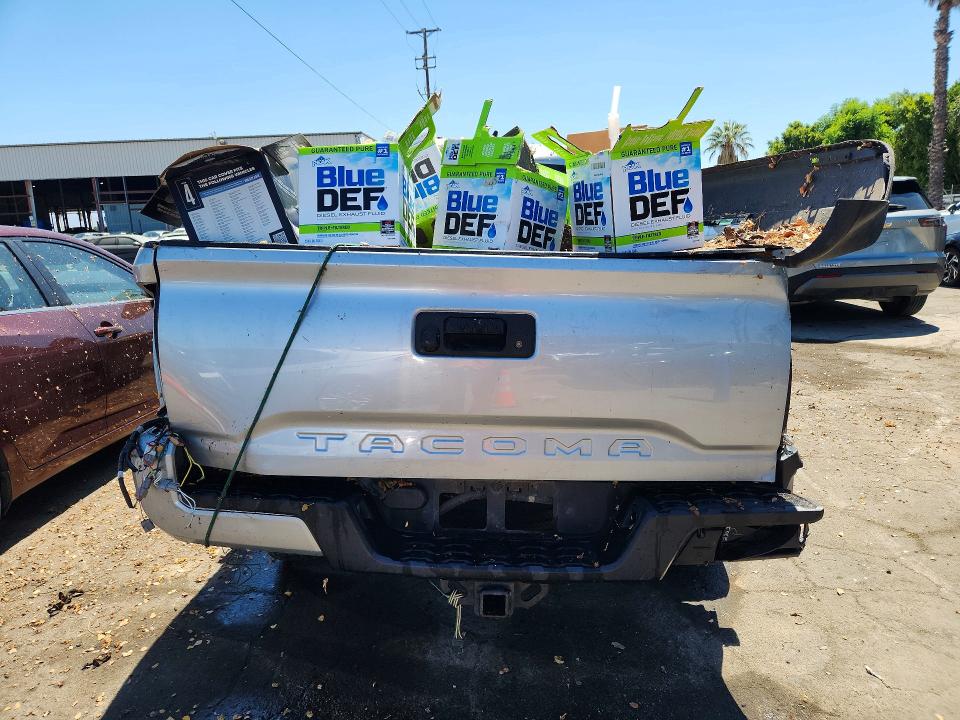 61837076 :رقم المزاد ، 3TYAX5GN5NT037388 vin ، 2022 Toyota Tacoma مزاد بيع