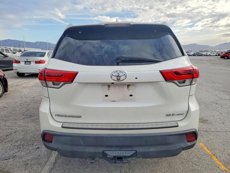 Продаж на аукціоні авто 2017 Toyota Highlander, vin: 5TDJZRFH8HS515428, номер лоту: 61114746