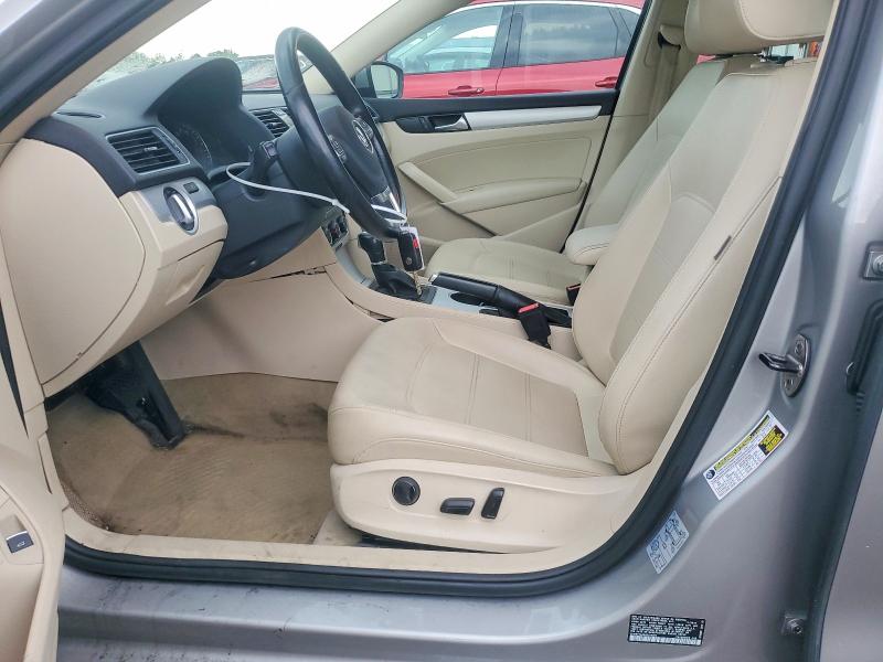 61748056 :رقم المزاد ، 1VWBP7A30DC072081 vin ، 2013 Volkswagen Passat مزاد بيع