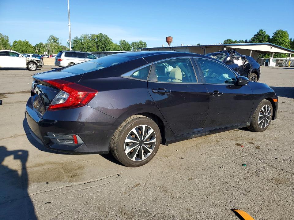 60684846 :رقم المزاد ، 2HGFC2F57JH540928 vin ، 2018 Honda Civic مزاد بيع