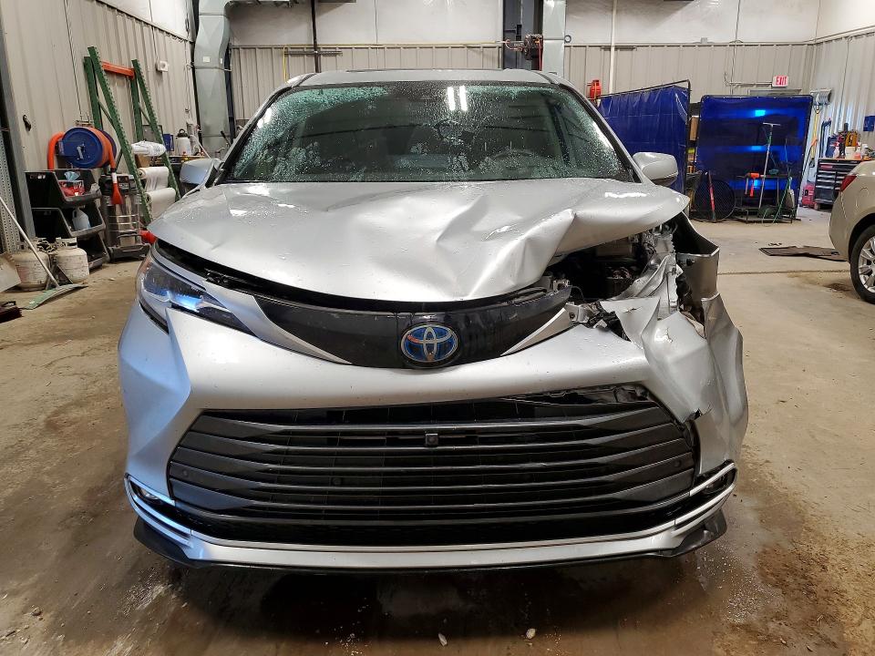 Продажа на аукционе авто 2023 Toyota Sienna, vin: 5TDESKFC8PS084590, номер лота: 60659046