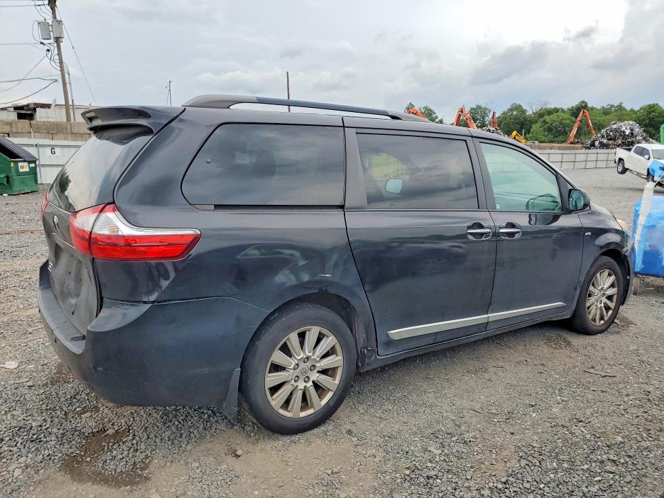 62095796 :رقم المزاد ، 5TDDZ3DC7HS174282 vin ، 2017 Toyota Sienna مزاد بيع