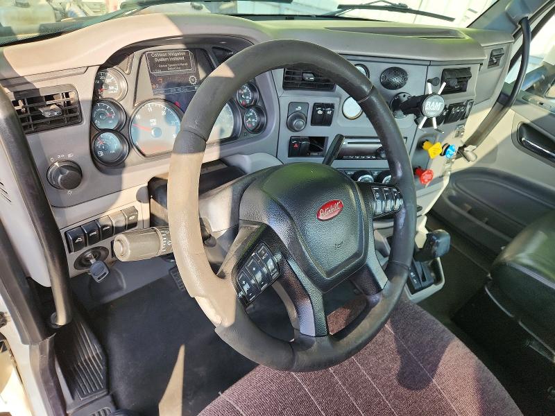 Продаж на аукціоні авто 2017 Peterbilt 579, vin: 1XPBA48X2HD428508, номер лоту: 61967946