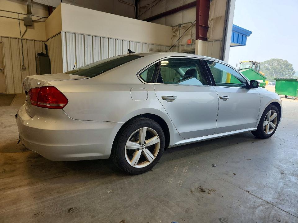 61183376 :رقم المزاد ، 1VWAS7A32FC123030 vin ، 2015 Volkswagen Passat مزاد بيع