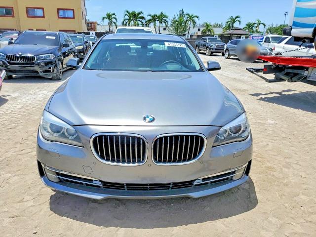 61334126 :رقم المزاد ، WBAYE8C51DDE22285 vin ، 2013 Bmw 750 مزاد بيع
