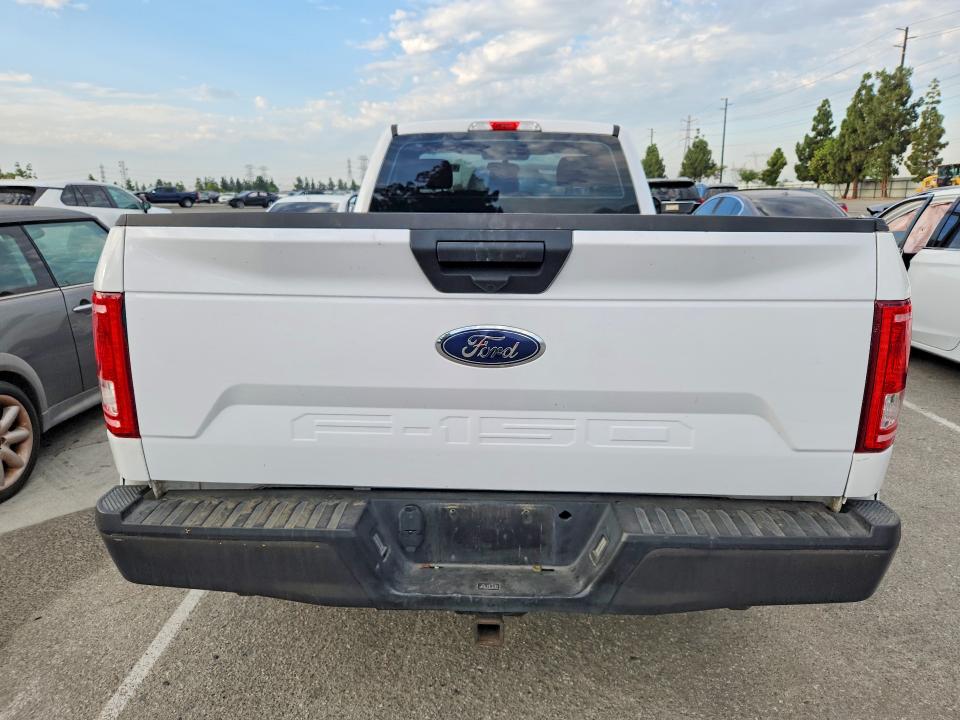 61018916 :رقم المزاد ، 1FTMF1C88FKE52461 vin ، 2015 Ford F150 مزاد بيع
