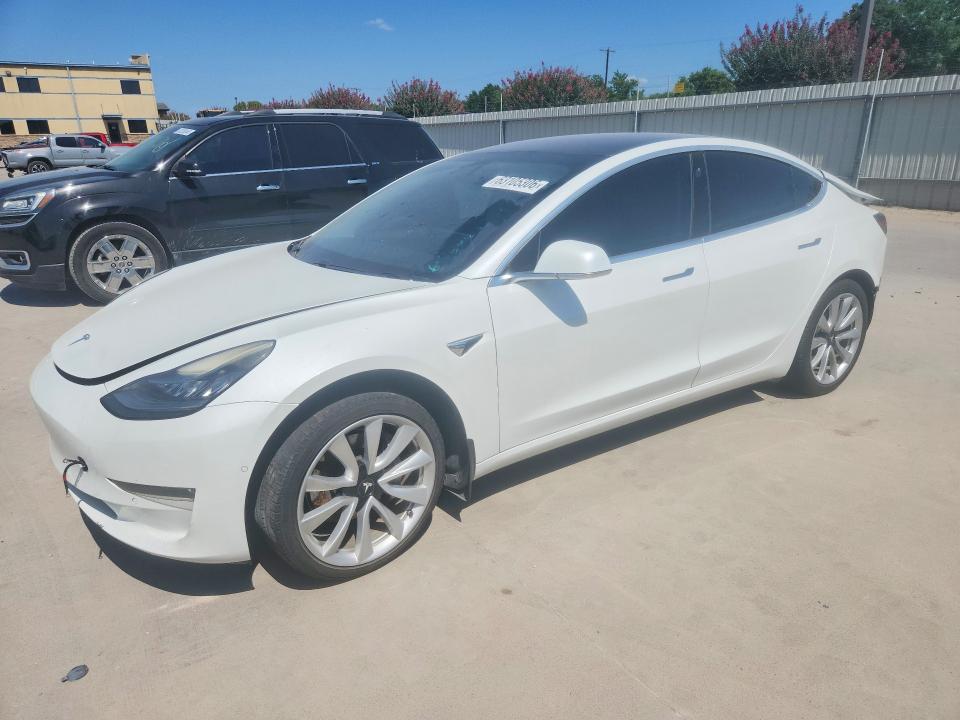 63105306 :رقم المزاد ، 5YJ3E1EAXJF020524 vin ، 2018 Tesla Model 3 مزاد بيع