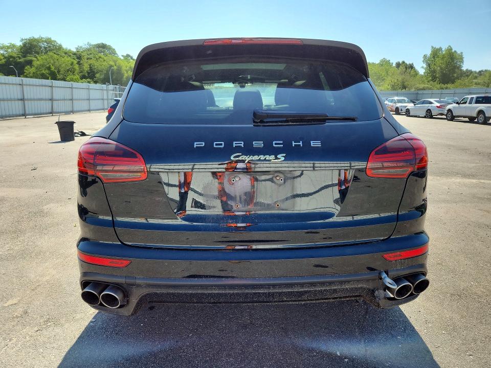 60324996 :رقم المزاد ، WP1AE2A26JLA71879 vin ، 2018 Porsche Cayenne مزاد بيع