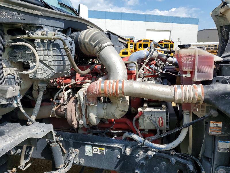 61967526 :رقم المزاد ، 1XPBA48X7HD428519 vin ، 2017 Peterbilt 579 مزاد بيع