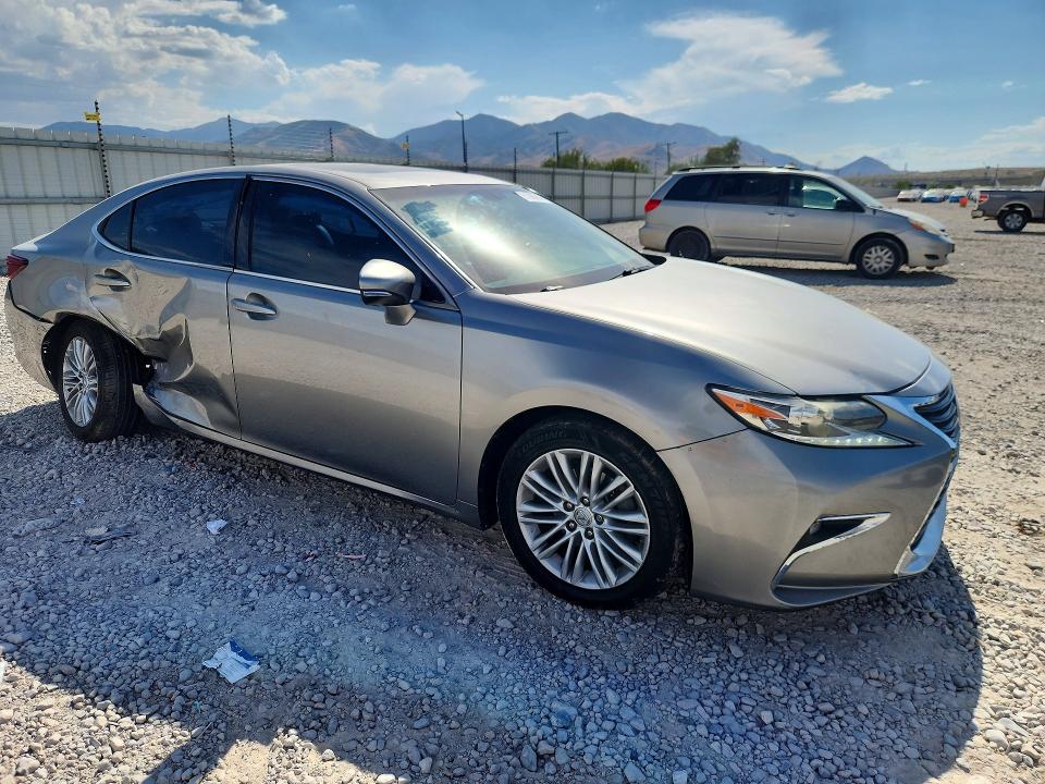 61886906 :رقم المزاد ، 58ABK1GG0GU025547 vin ، 2016 Lexus Es مزاد بيع
