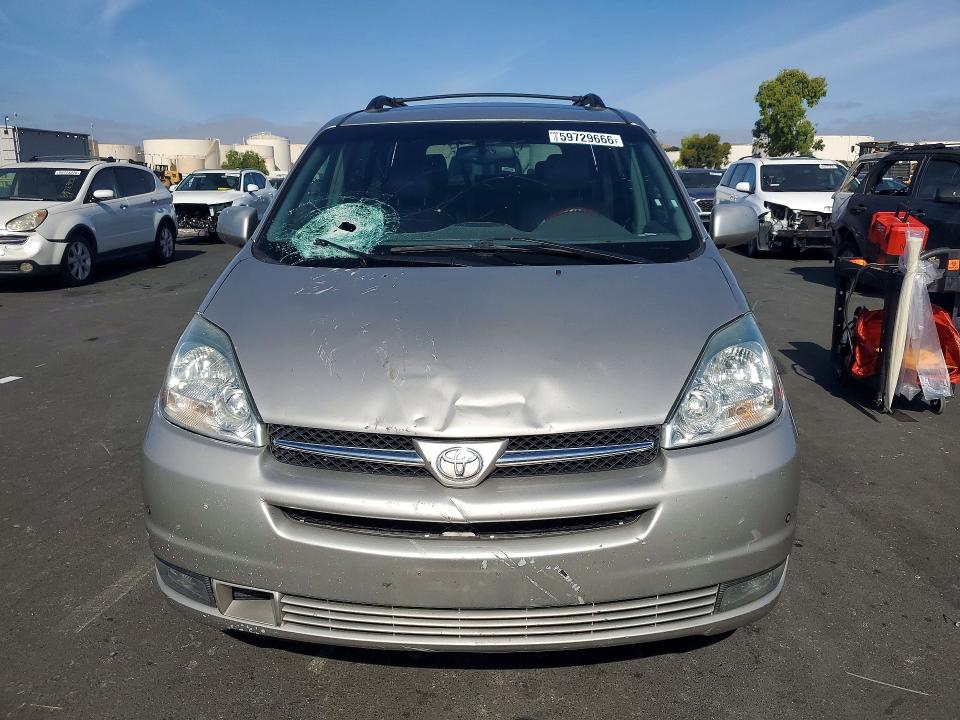 59729666 :رقم المزاد ، 5TDBA22CX4S018310 vin ، 2004 Toyota Sienna مزاد بيع