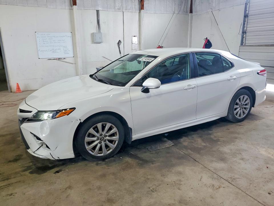 2020 Toyota Camry მანქანა იყიდება აუქციონზე, vin: 4T1G11AK0LU961997, აუქციონის ნომერი: 62745846