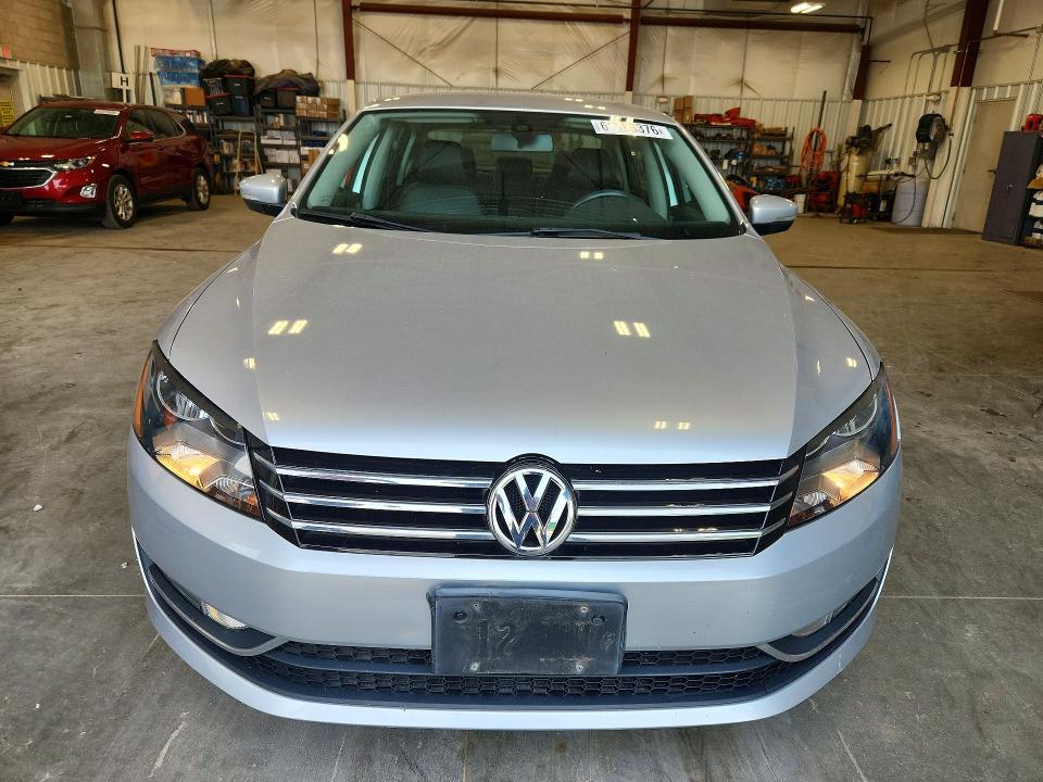 61183376 :رقم المزاد ، 1VWAS7A32FC123030 vin ، 2015 Volkswagen Passat مزاد بيع