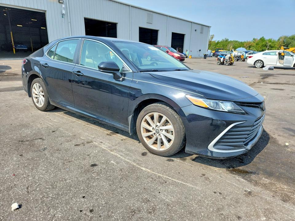 Продажа на аукционе авто 2022 Toyota Camry, vin: 4T1C11AK9NU677141, номер лота: 62848576