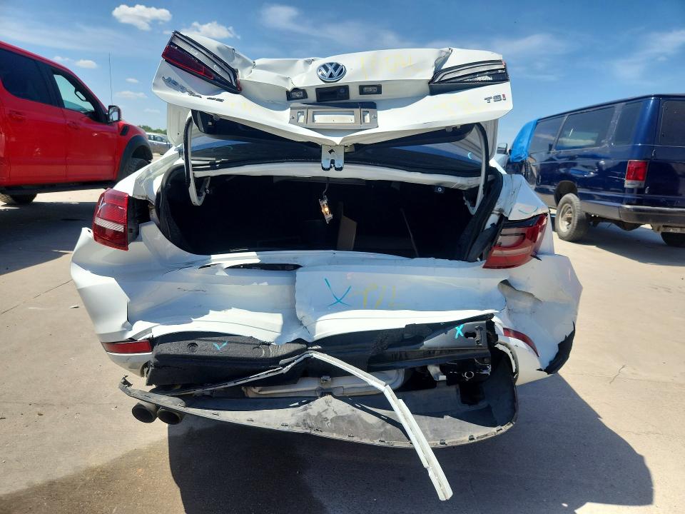 61283486 :رقم المزاد ، 3VWDB7AJ1JM231867 vin ، 2018 Volkswagen Jetta مزاد بيع