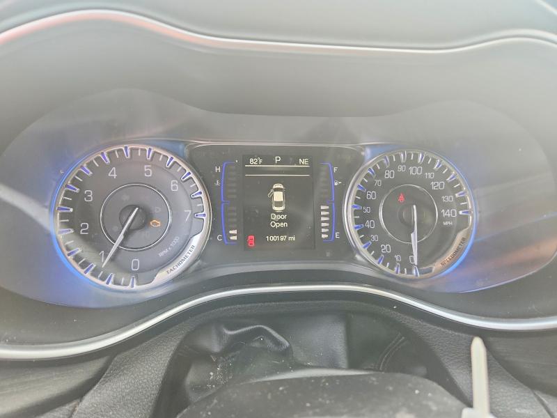 62387426 :رقم المزاد ، 1C3CCCAB7FN562080 vin ، 2015 Chrysler 200 مزاد بيع