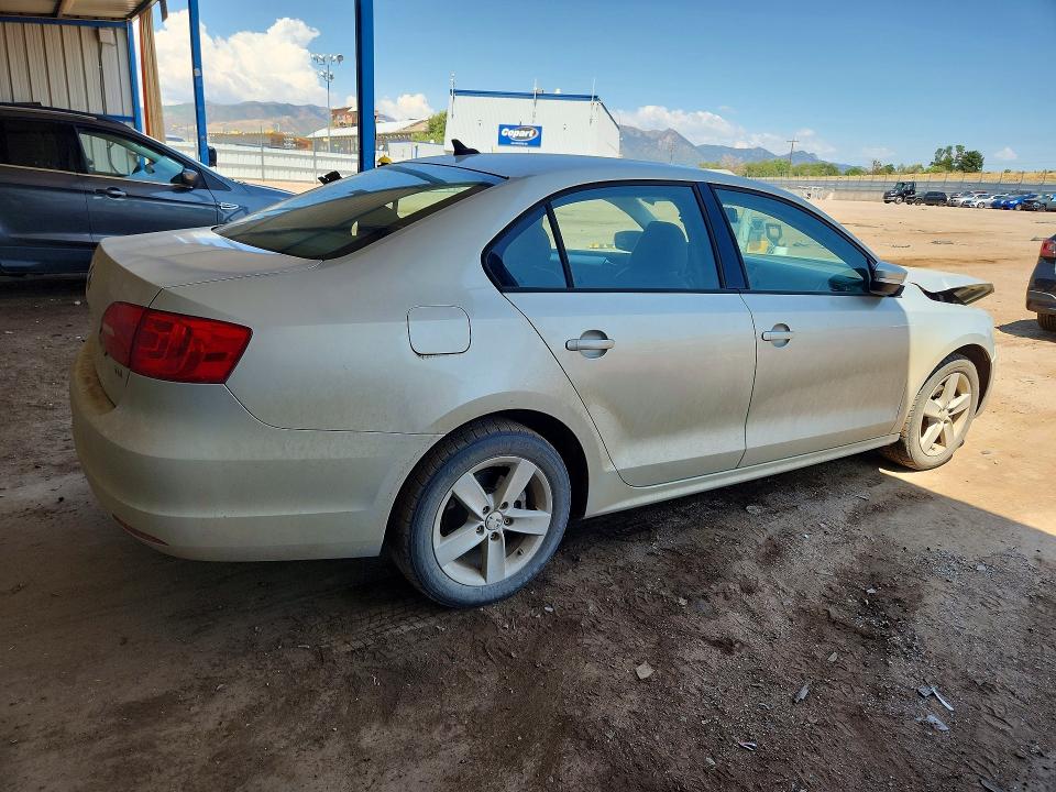 61506476 :رقم المزاد ، 3VWLL7AJ7BM109895 vin ، 2011 Volkswagen Jetta مزاد بيع