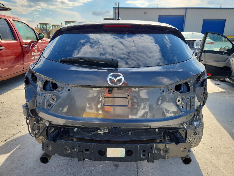 60582726 :رقم المزاد ، 3MZBN1L38JM261443 vin ، 2018 Mazda 3 مزاد بيع