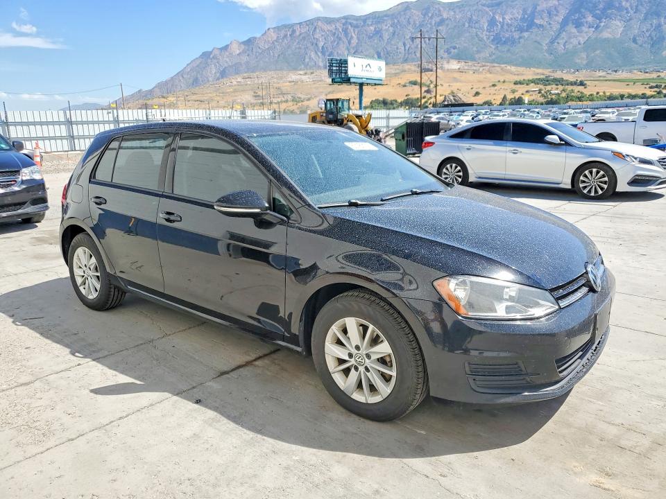 60180106 :رقم المزاد ، 3VW217AU4FM011747 vin ، 2015 Volkswagen Golf مزاد بيع