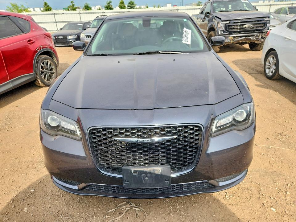 63238686 :رقم المزاد ، 2C3CCARG5JH255030 vin ، 2018 Chrysler 300 مزاد بيع
