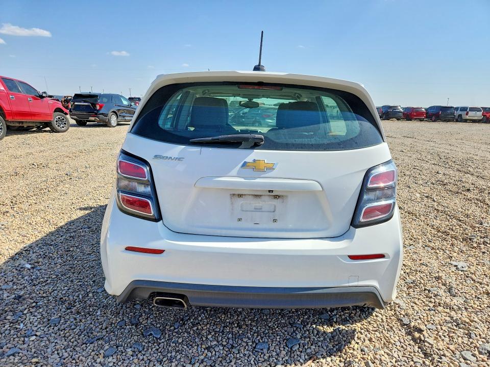 62831316 :رقم المزاد ، 1G1JG6SG6H4171832 vin ، 2017 Chevrolet Sonic مزاد بيع