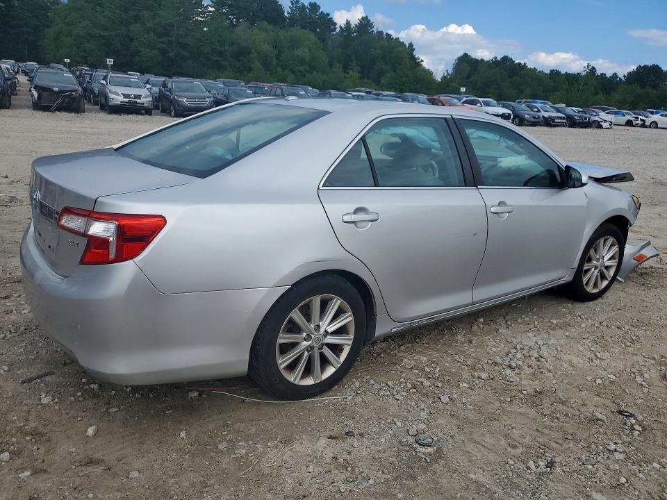 63013406 :رقم المزاد ، 4T1BK1FK4CU007298 vin ، 2012 Toyota Camry مزاد بيع