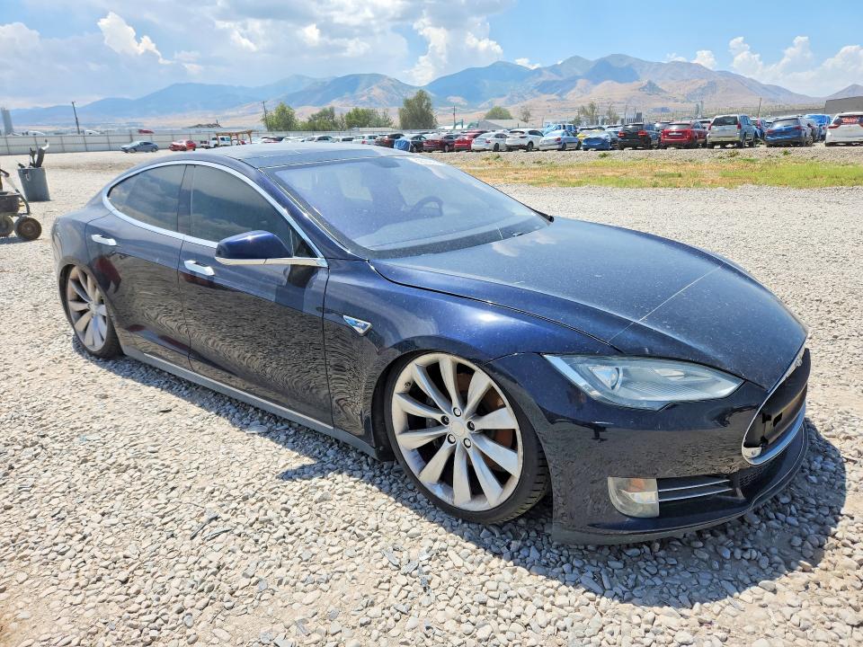 2013 Tesla Model S მანქანა იყიდება აუქციონზე, vin: 5YJSA1DP1DFP06274, აუქციონის ნომერი: 62514916