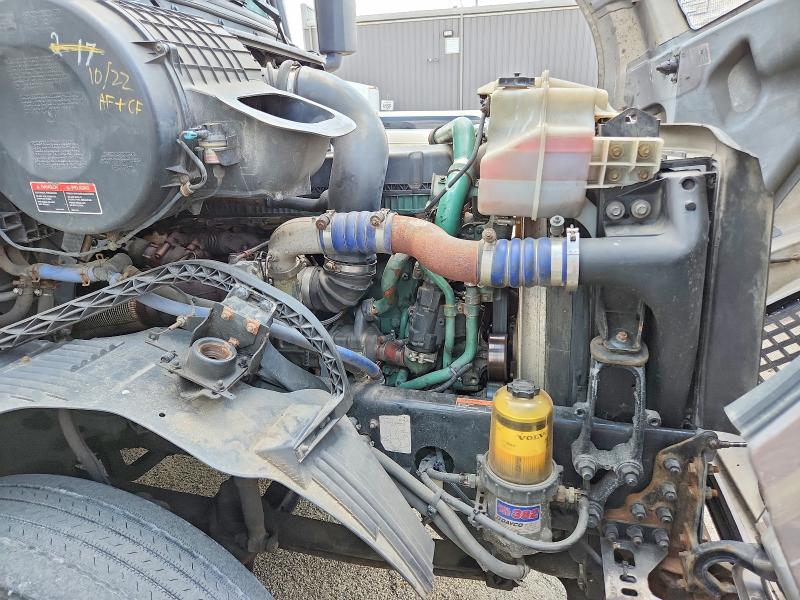 2015 Volvo Vnl 670 მანქანა იყიდება აუქციონზე, vin: 4V4NC9EH9FN922251, აუქციონის ნომერი: 61641656