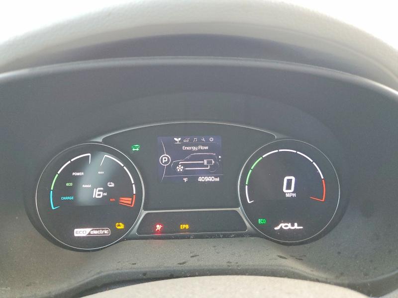 60870746 :رقم المزاد ، KNDJX3AE7J7032271 vin ، 2018 Kia Soul Ev مزاد بيع