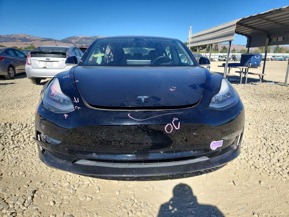 63381206 :رقم المزاد ، 5YJ3E1EA1JF173163 vin ، 2018 Tesla Model 3 مزاد بيع