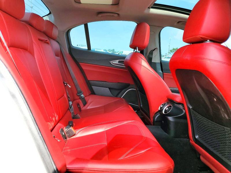 60396566 :رقم المزاد ، ZARFAEDN4J7597226 vin ، 2018 Alfa Romeo Giulia مزاد بيع