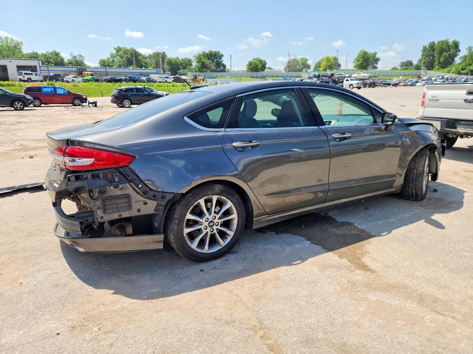 58739096 :رقم المزاد ، 3FA6P0HD4HR405163 vin ، 2017 Ford Fusion مزاد بيع