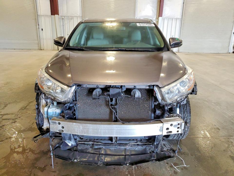 61574506 :رقم المزاد ، 5TDDKRFH4FS205873 vin ، 2015 Toyota Highlander مزاد بيع