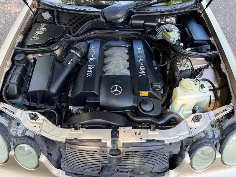 2000 Mercedes-benz E მანქანა იყიდება აუქციონზე, vin: WDBJF70J7YB018627, აუქციონის ნომერი: 61616056