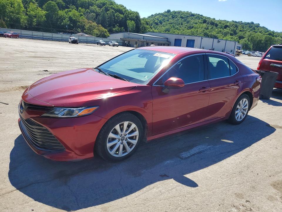 62807726 :رقم المزاد ، 4T1B11HK1KU689622 vin ، 2019 Toyota Camry مزاد بيع