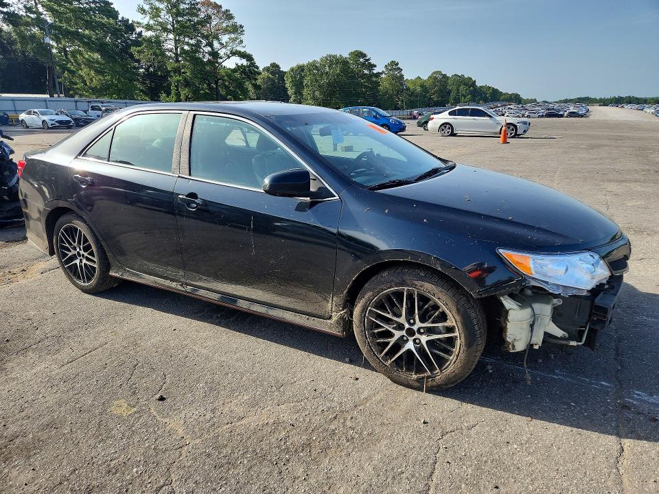 61060756 :رقم المزاد ، 4T1BF1FK5EU451569 vin ، 2014 Toyota Camry مزاد بيع