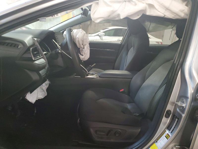 58745196 :رقم المزاد ، 4T1C11AK5MU563135 vin ، 2021 Toyota Camry مزاد بيع
