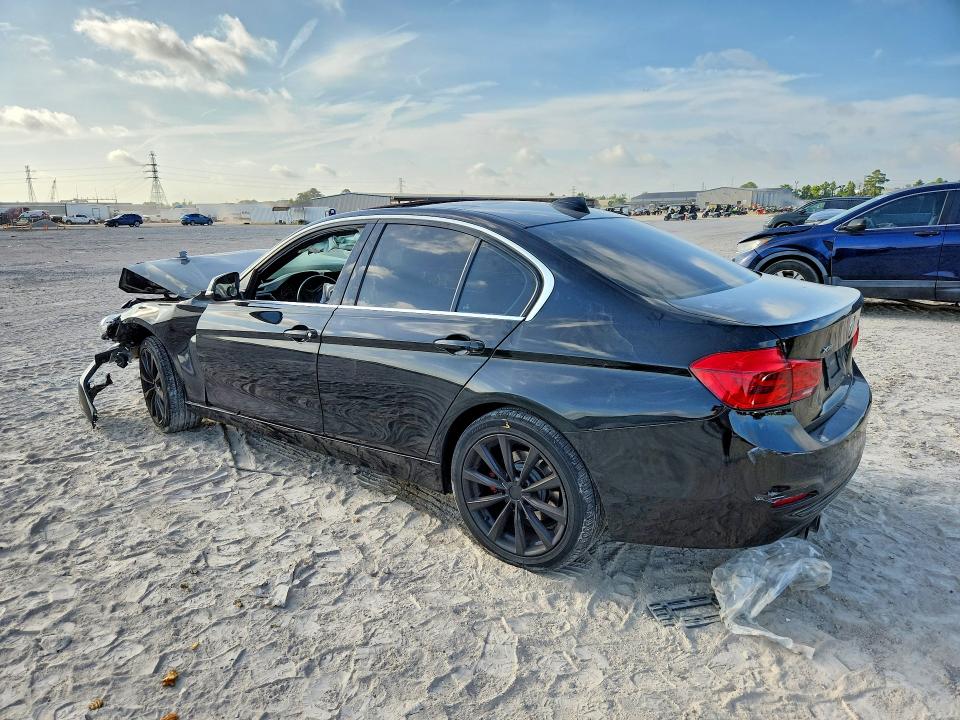 62966116 :رقم المزاد ، WBA8D9G53JNU69436 vin ، 2018 Bmw 330 مزاد بيع