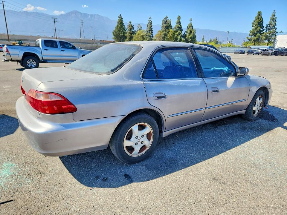 Продажа на аукционе авто 2000 Honda Accord, vin: 1HGCG6672YA077587, номер лота: 61920886