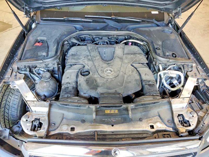 60406486 :رقم المزاد ، WDDZH6GB4JA475324 vin ، 2018 Mercedes-benz E مزاد بيع
