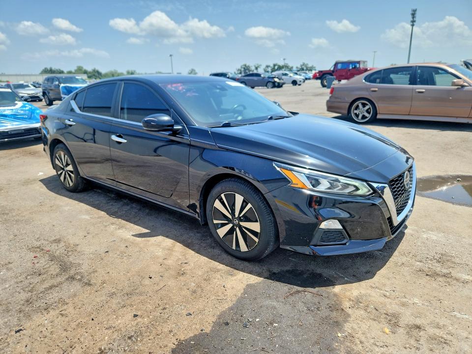 61209986 :رقم المزاد ، 1N4BL4DVXMN352952 vin ، 2021 Nissan Altima مزاد بيع