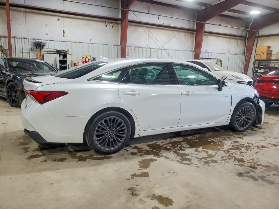 61128306 :رقم المزاد ، 4T1E21FB8LU013585 vin ، 2020 Toyota Avalon مزاد بيع