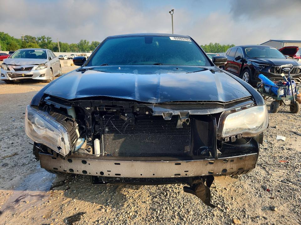 2015 Chrysler 300 მანქანა იყიდება აუქციონზე, vin: 2C3CCABG4FH797933, აუქციონის ნომერი: 85985765