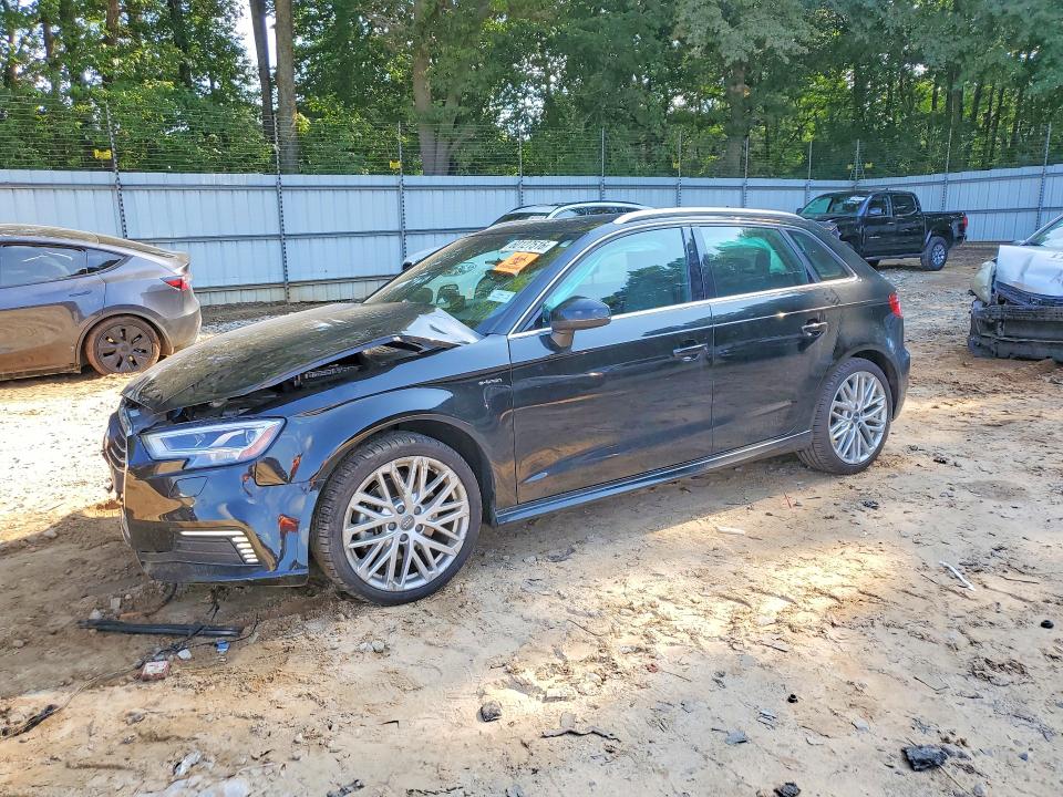 Продаж на аукціоні авто 2018 Audi A3, vin: WAUTPBFF7JA075951, номер лоту: 60127516