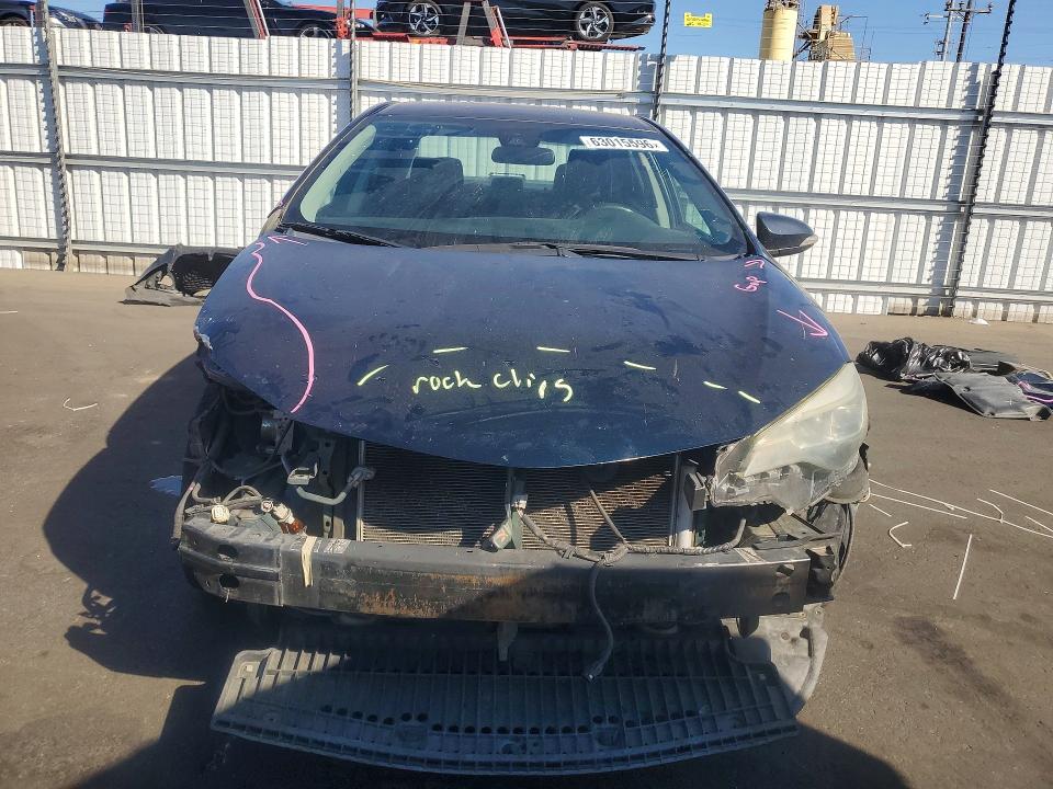 63015596 :رقم المزاد ، 5YFBURHE5JP847671 vin ، 2018 Toyota Corolla مزاد بيع