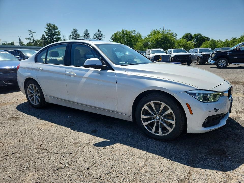 61144056 :رقم المزاد ، WBA8A3C58JA505012 vin ، 2018 Bmw 320 مزاد بيع
